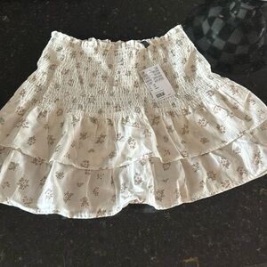 Women’s size xs floral skirt new with tags from H&M